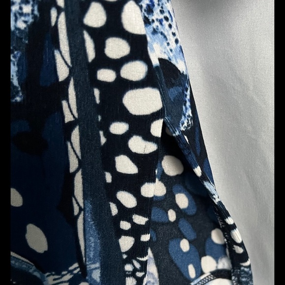 Chicos Travelers SZ 3 Or LG Stretch 3/4 Sleeve Top Blouse Shells Blue White EUC - Picture 3 of 9